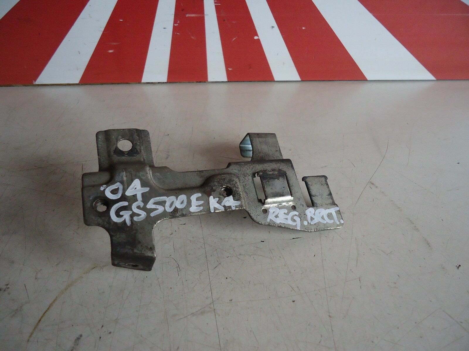 SUZUKI GS500E K4 REGULATOR MOUNT BRACKET 