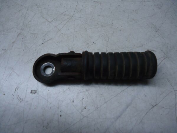 YAMAHA SR125 RH REAR FOOTREST FOOTPEG 1996 