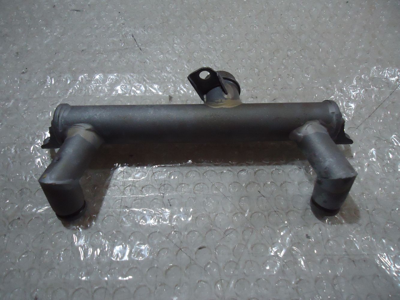 Kawasaki GPZ900R Engine Cylinder Head Water Pipe