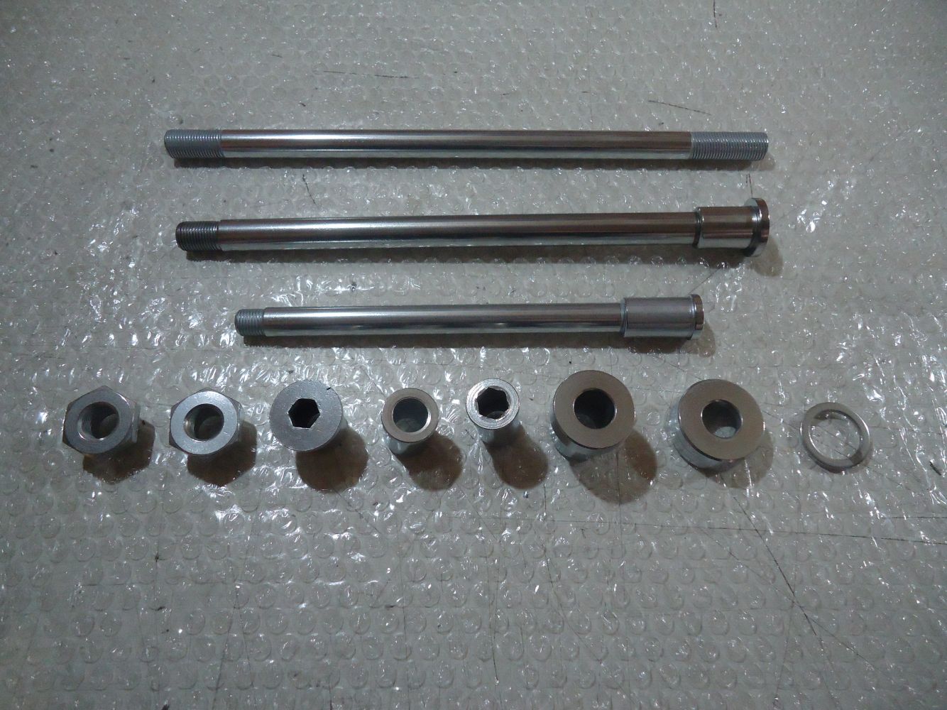 Kawasaki GPZ900R Rear Front Wheel Spindle GPZ900 Swingarm Axle