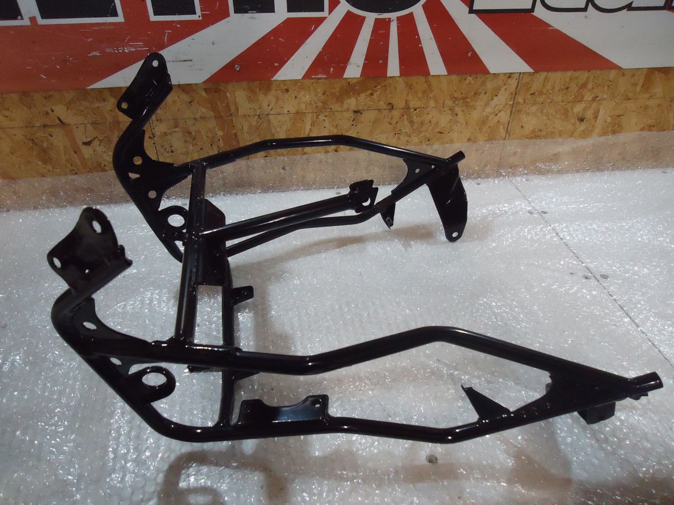 Kawasaki GPZ900R Front Frame Fairing Stay GPZ900