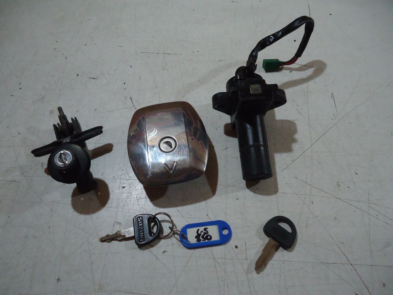 Suzuki GS850G Ignition Lock Set GS850 Ignition Barrel Fuel Cap Seat Lock