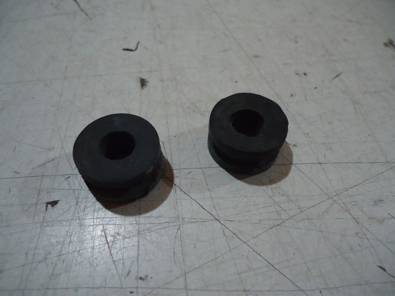 Kawasaki ZR750 Zephyr Fuel Tank Rear Mount Rubbers