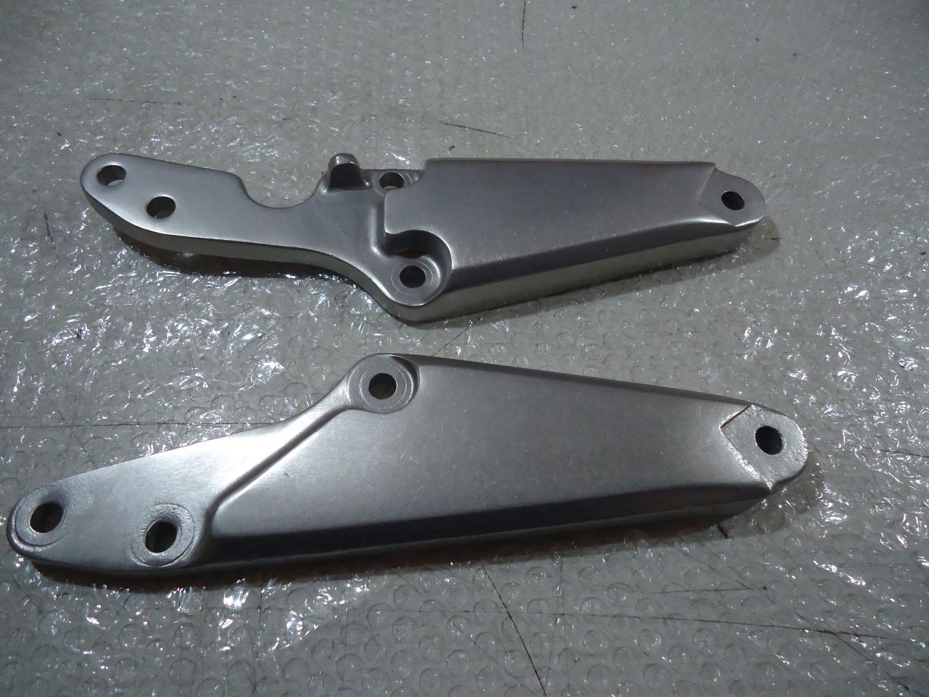 Suzuki GS850G Footrest Hangers GS850 Footpeg Mount Bracket Hanger