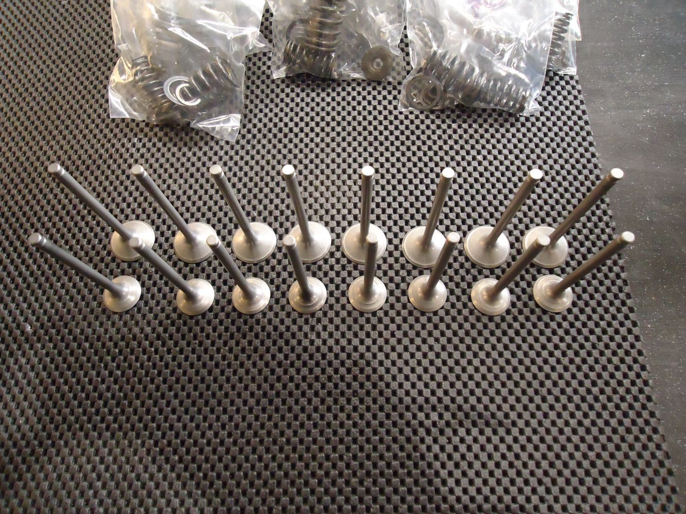 Kawasaki GPZ750R Inlet Exhaust Valve GPZ750 Engine Valves ZX750G