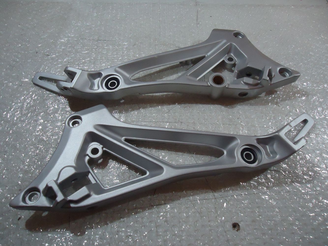 Suzuki GSX550ES Footrest Hangers GSX550 Footpeg Mount Brackets Hanger