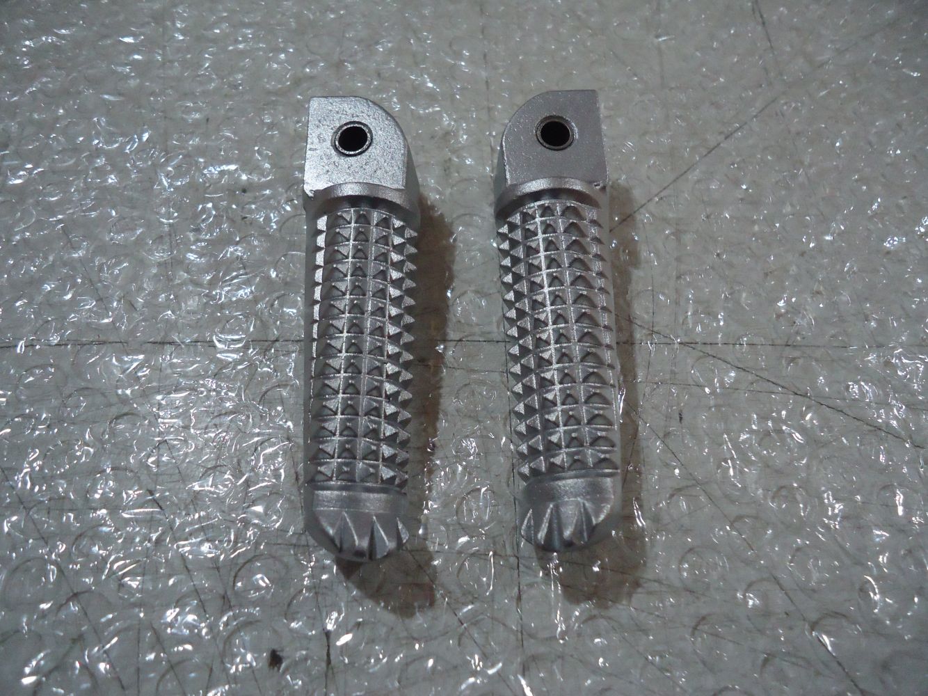 Yamaha FZS600 Fazer Rear Footrests FZS 600 Pillion Footpegs Footrest