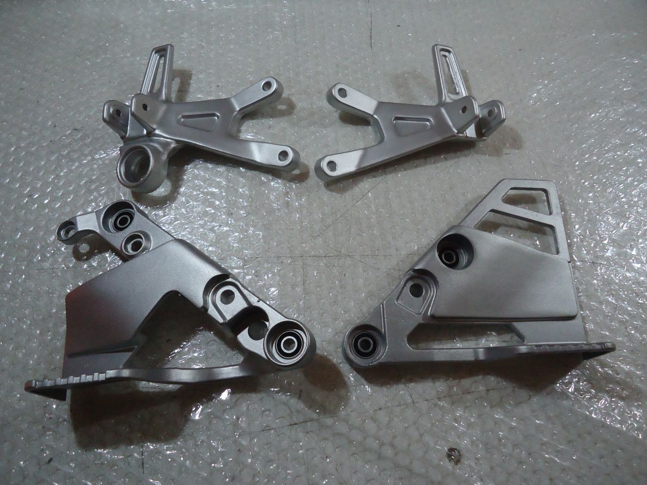 Yamaha FZ750 Footrest Hangers FZ 750 Genesis Footpeg Mount Brackets Hanger