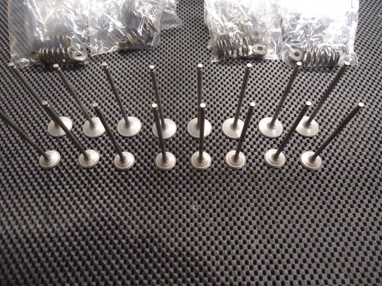 Suzuki GSR750 Inlet Exhaust Valve GSR 750 Engine Valves