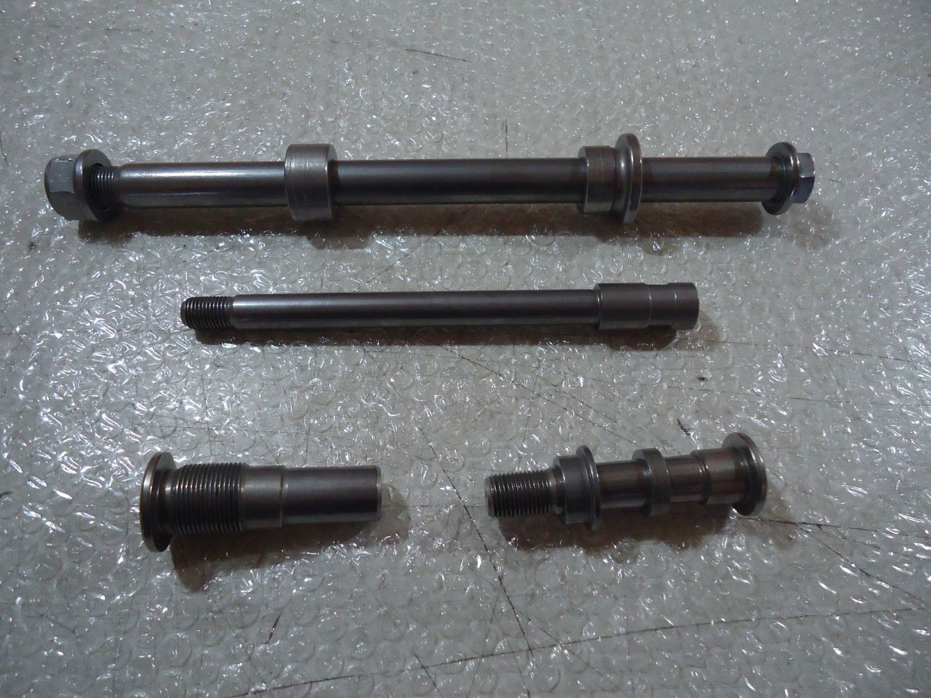 Honda VF1000F Interceptor Front Rear Wheel Spindle Axle VF1000 Swingarm Axle Bolts Spindles VF 1000