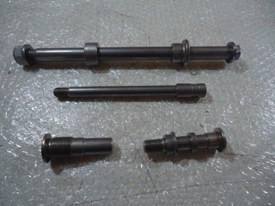 Honda VF1000F Interceptor Front Rear Wheel Spindle Axle VF1000 Swingarm Axle Bolts Spindles VF 1000