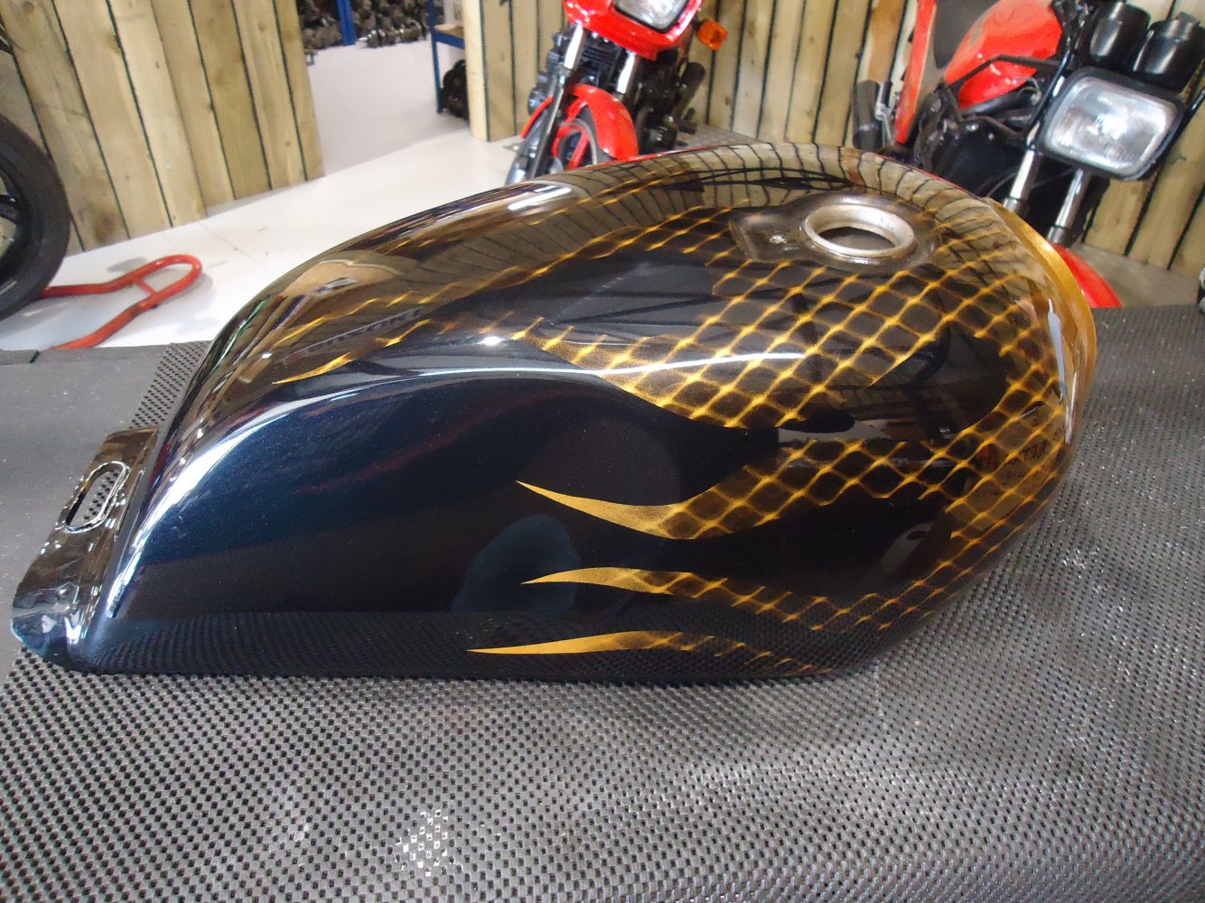 Yamaha XJ550 Seca Fuel Tank XJ 550 Petrol Gas Tank