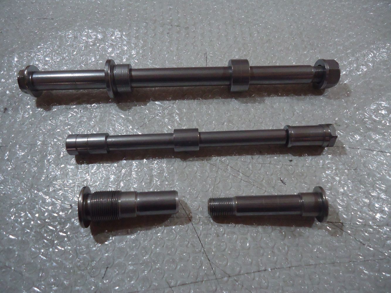 Honda VF750F Interceptor Front Rear Wheel Spindle Axles VF750 Swingarm Bolts Spindles VF 750 RC15