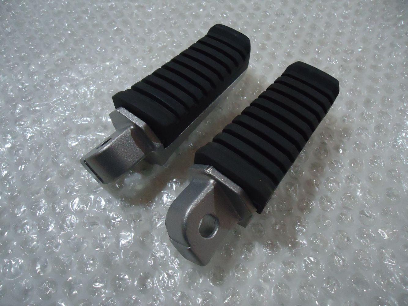 Kawasaki GPZ600R Rear Footrests GPZ600 Pillion Footpegs GPZ 600 Footrest ZX600
