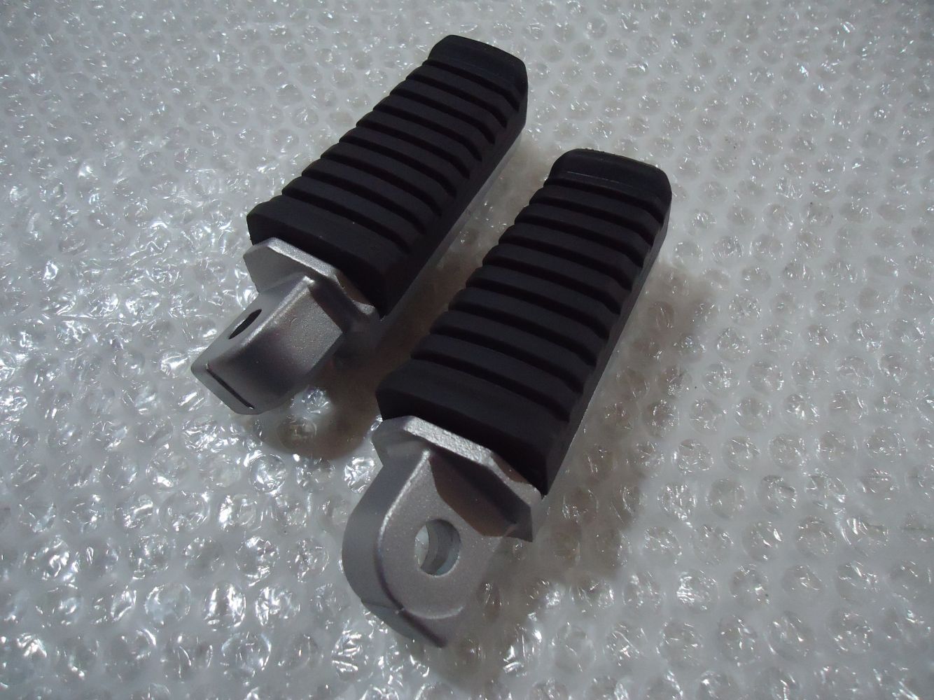 Kawasaki GPZ900R Rear Footrests GPZ900 Pillion Footpegs GPZ 900 Footrest ZX900A