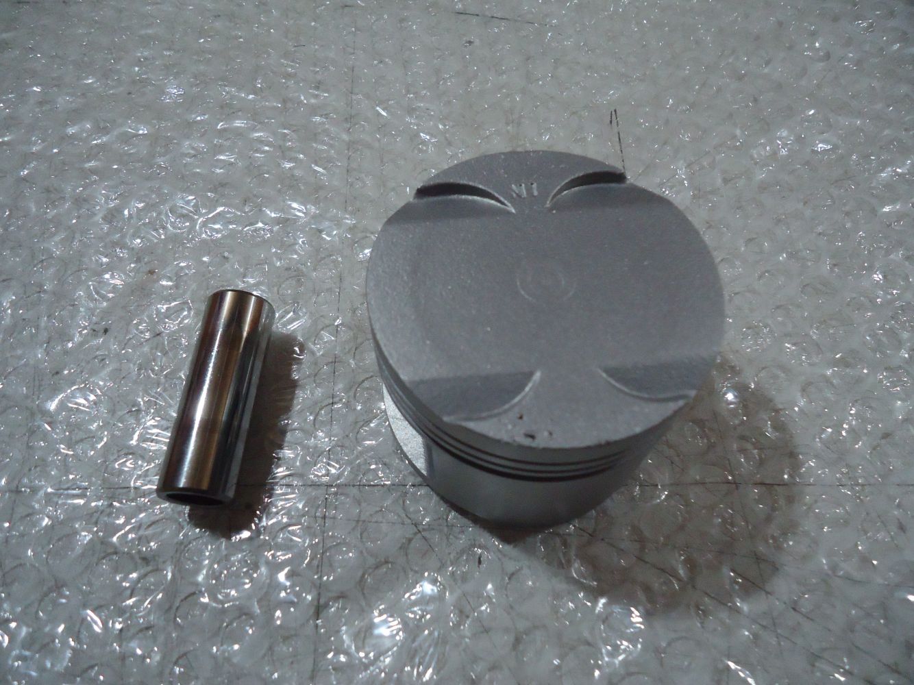 Honda CBX750F Engine Piston CBX750 Pistons RC17