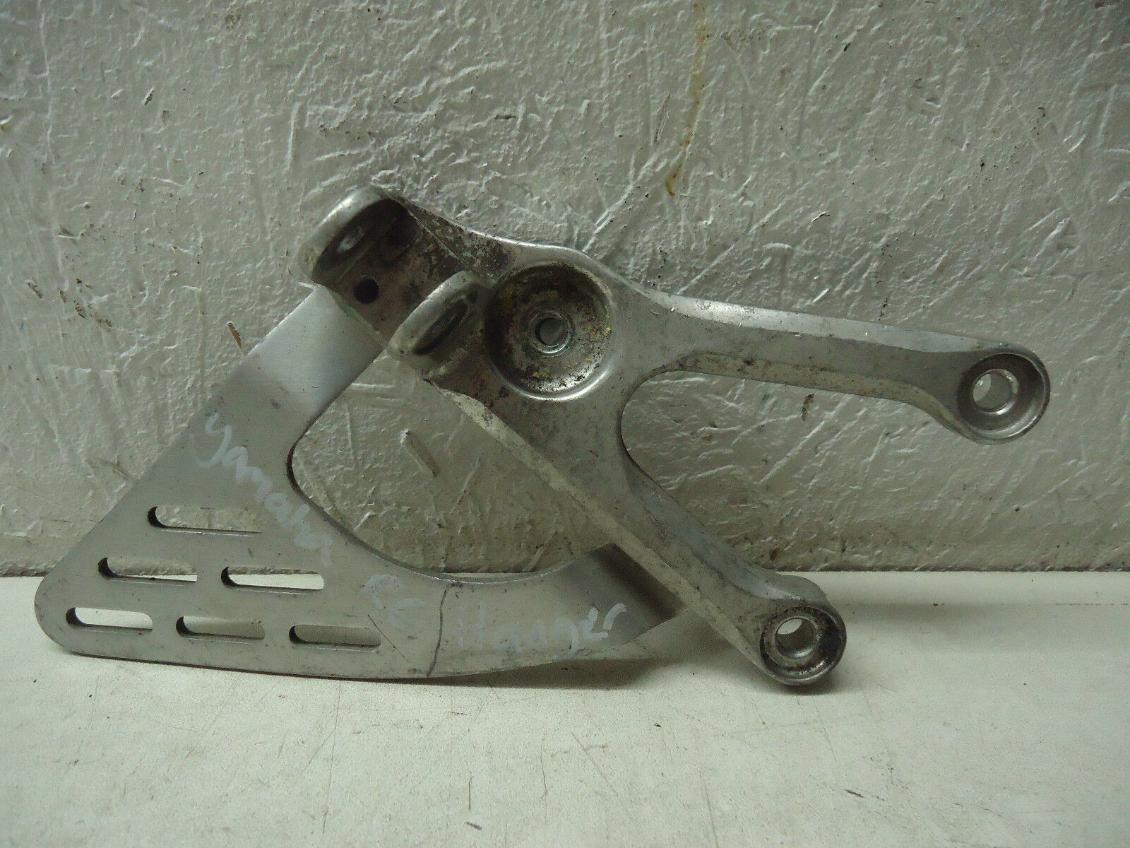 YAMAHA R6 LH FRONT FOOTREST HANGER YZF