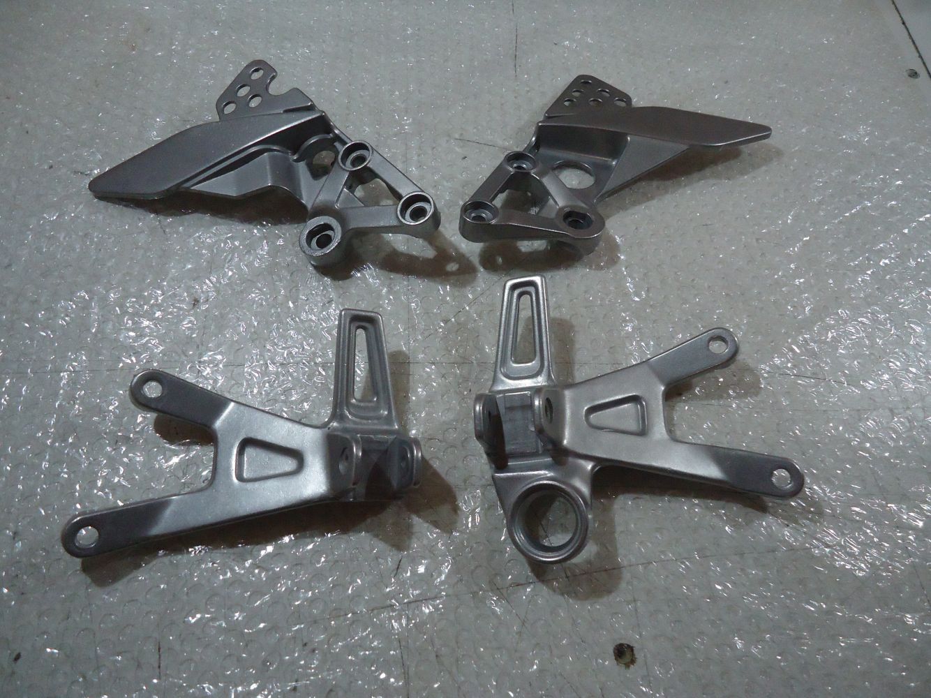 Yamaha FZR1000 Genesis Front Rear Footrest Hanger FZR 1000 Footpeg Mount Brackets Hangers