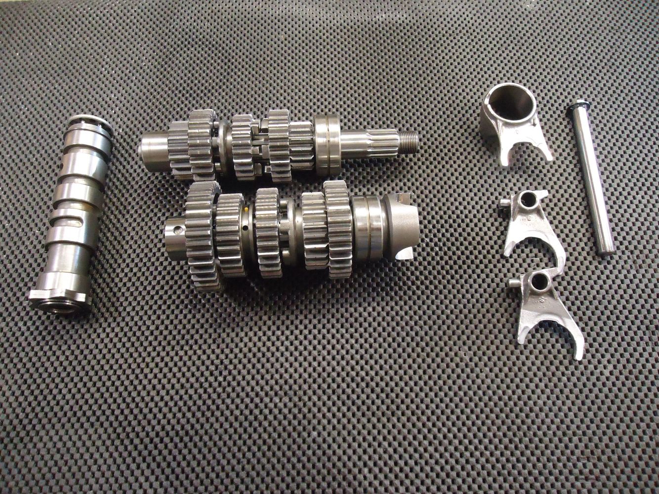 Kawasaki GT750 Engine Gearbox GT750P Gears