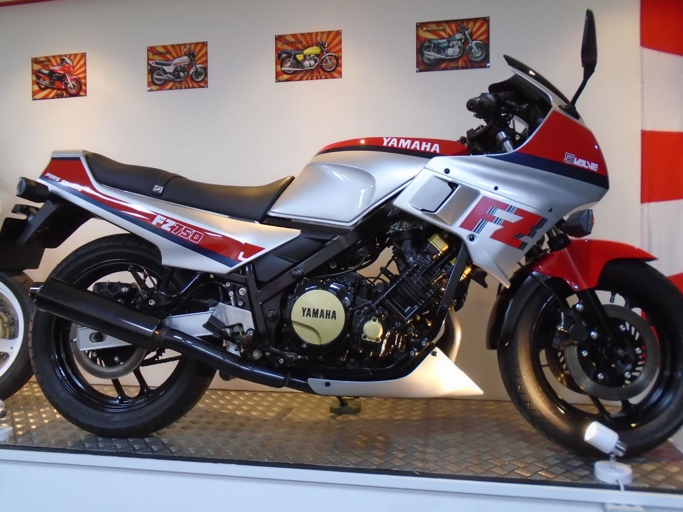 Yamaha FZ750 1FN