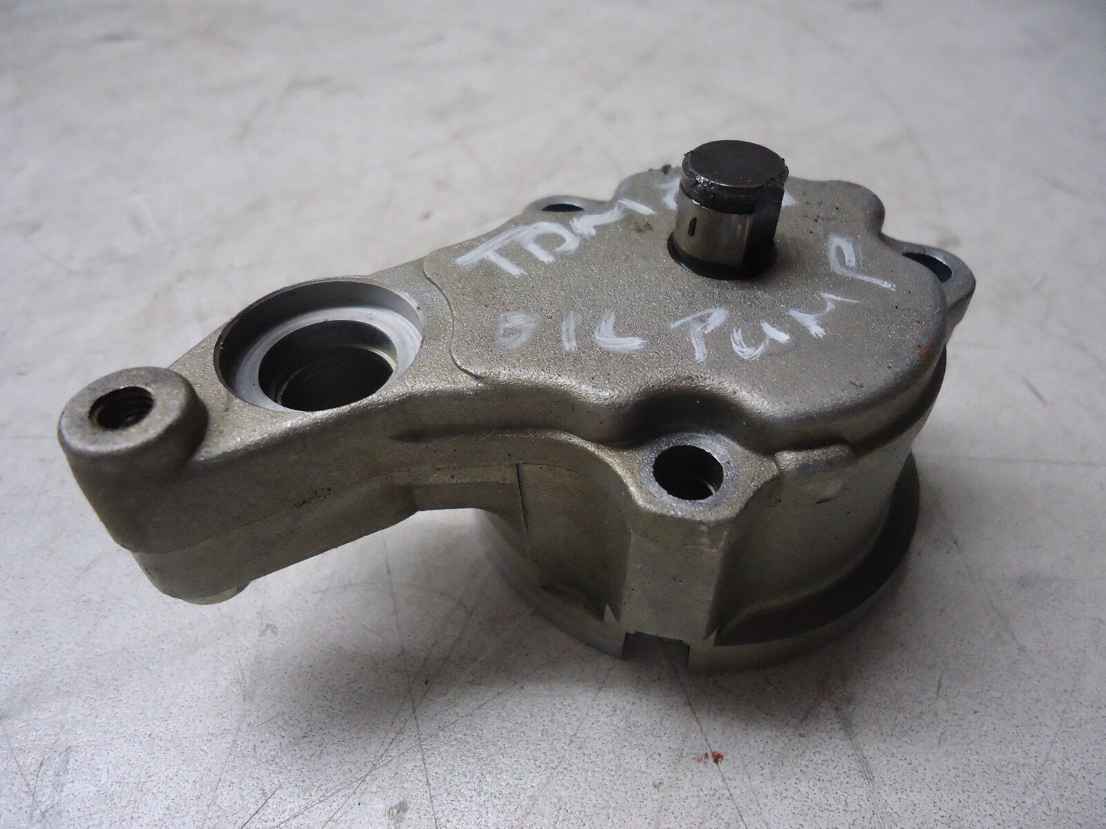 YAMAHA TDM850 OIL PUMP 