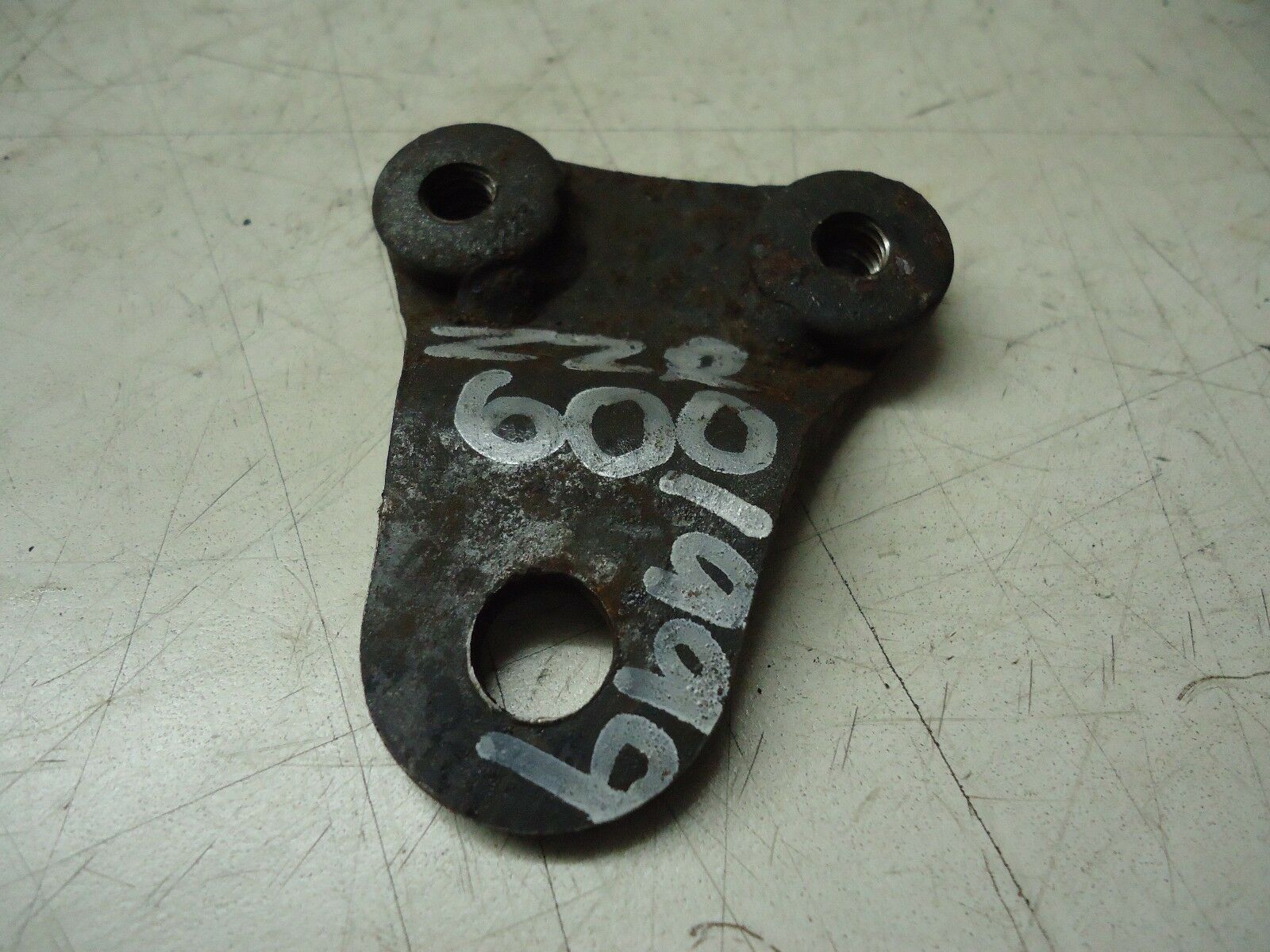 KAWASAKI ZZR600 ENGINE MOUNT BRACKET 1999 