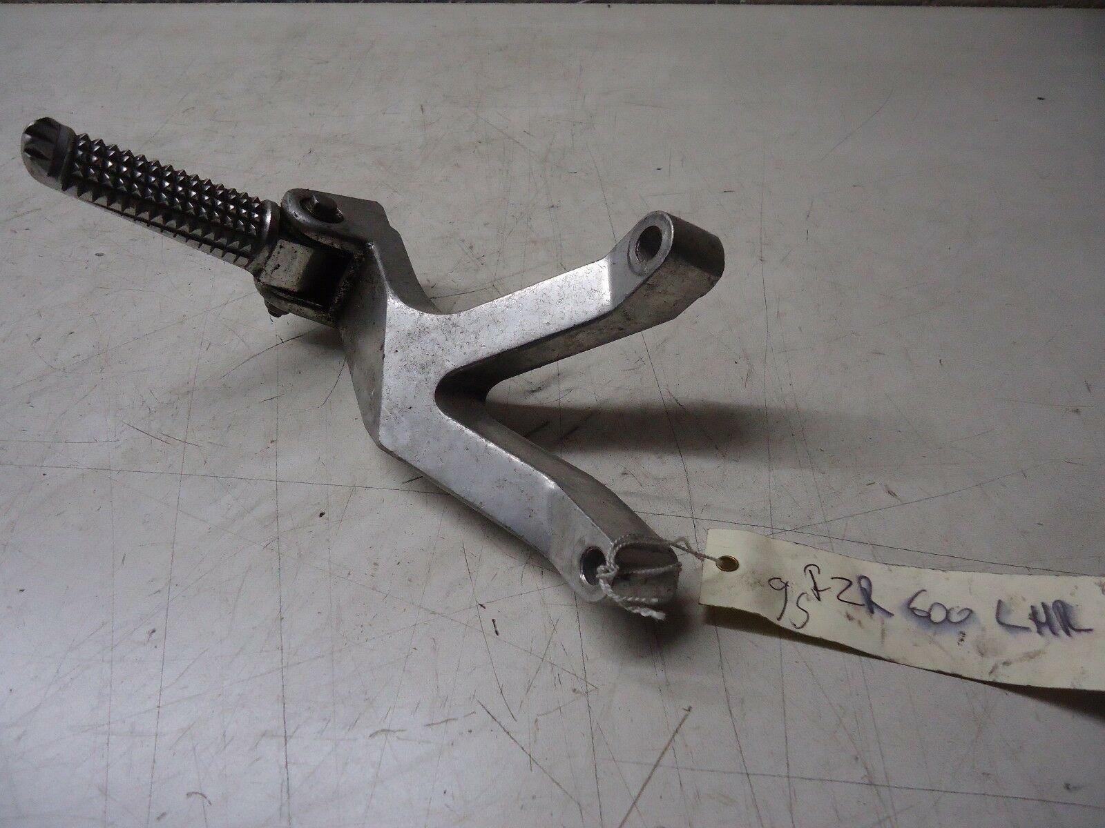 YAMAHA FZR600 LH REAR FOOTREST & HANGER 1995 