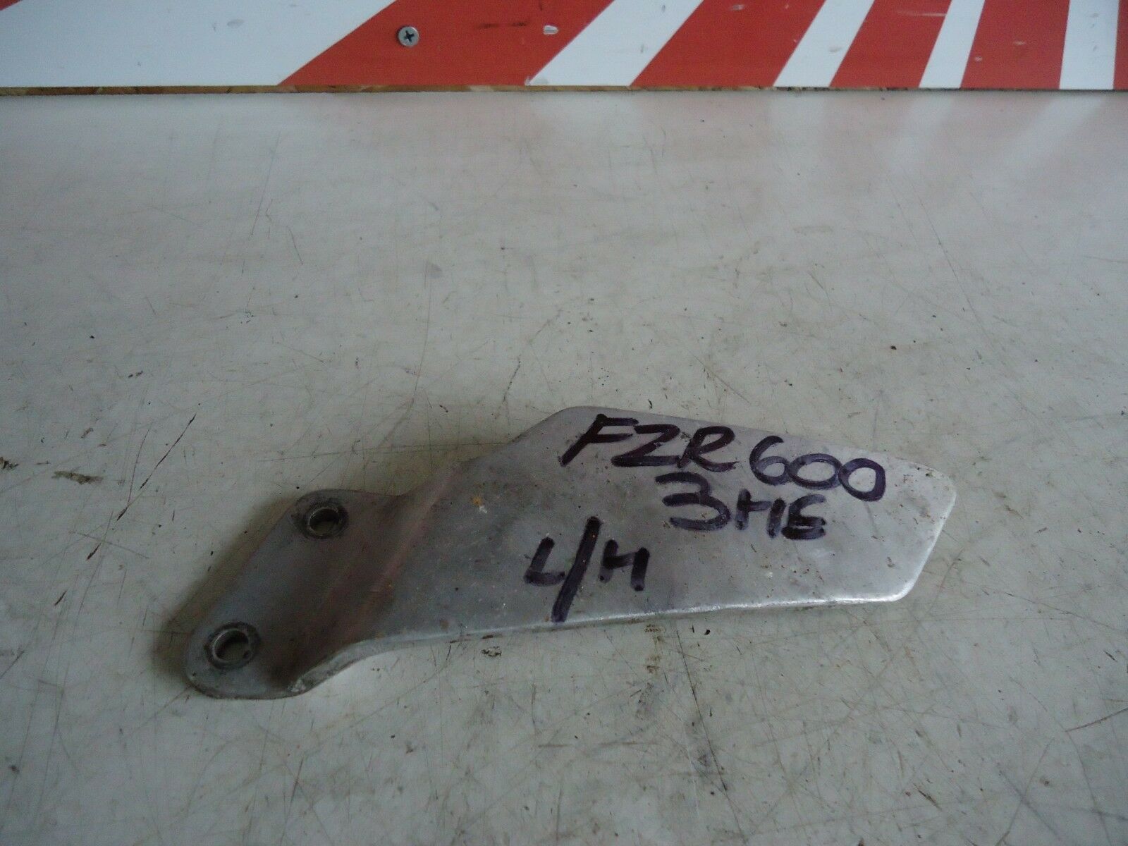 Yamaha FZR600 LH Front Heel Plate 3HE FZR600 Footpeg Hanger Plate