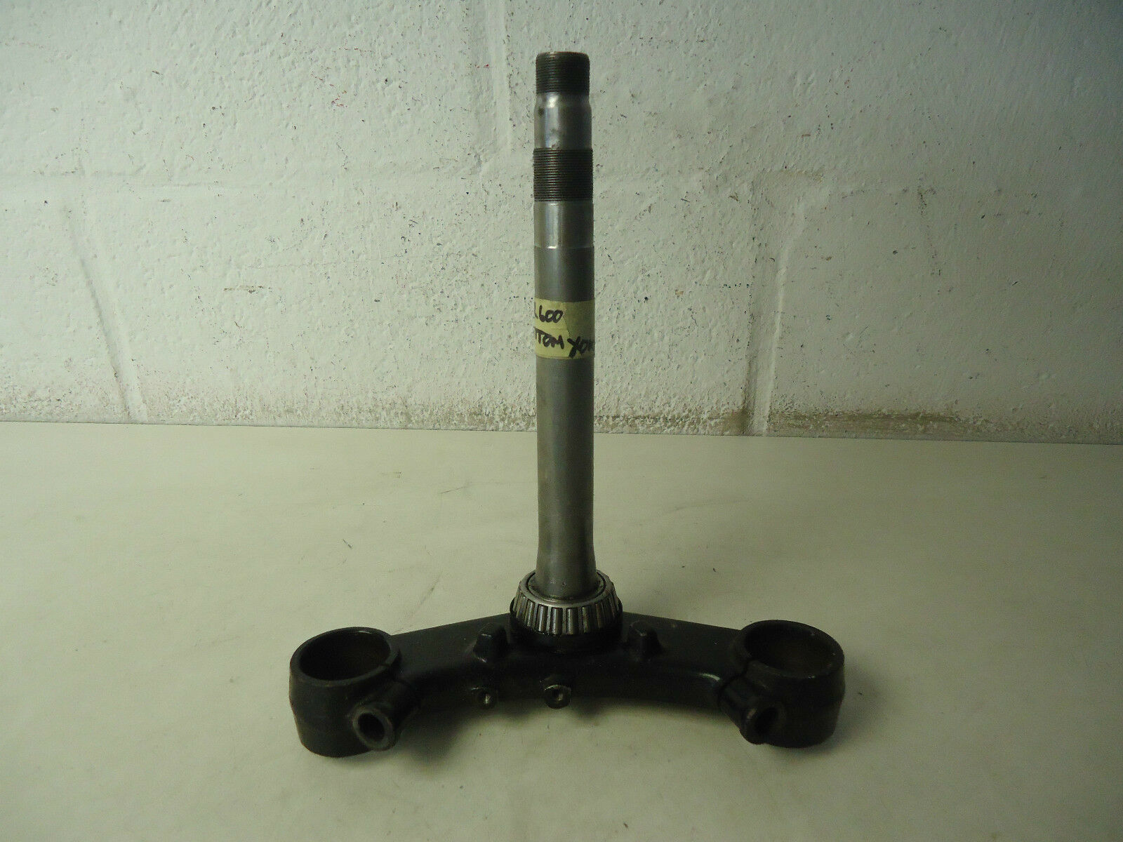 Yamaha FZR600 Lower Fork Yoke