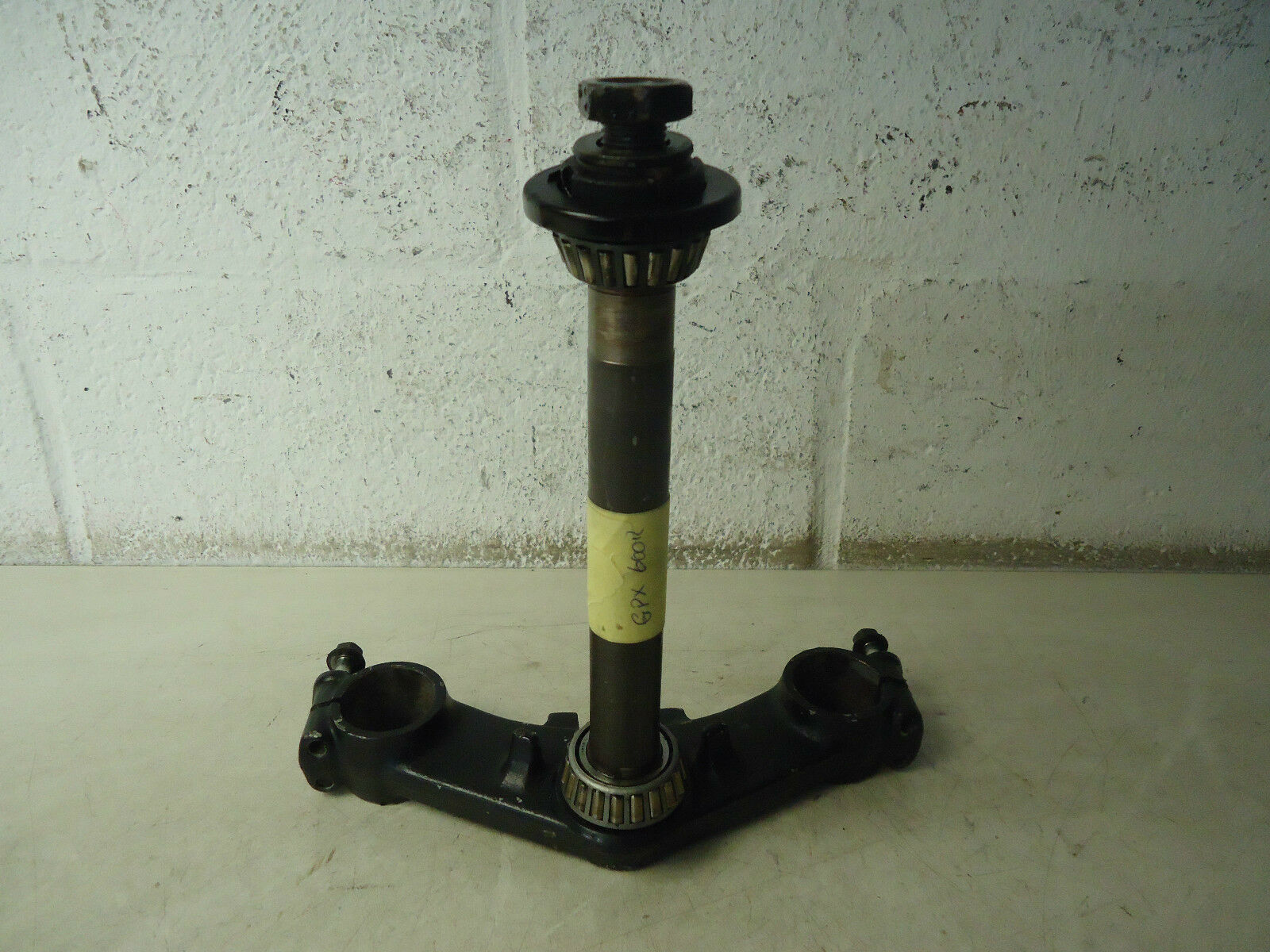 Kawasaki GPX600R Lower Fork Yoke