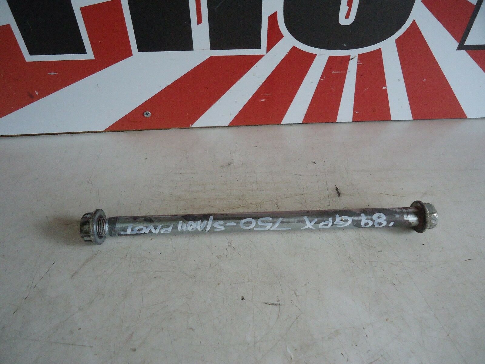 Kawasaki GPX750R Swingarm Spindle Axle