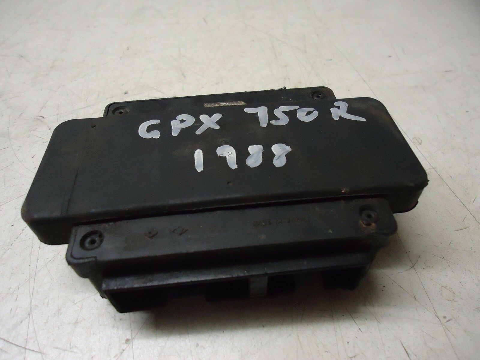 Kawasaki GPX750R Fuse Box 1988